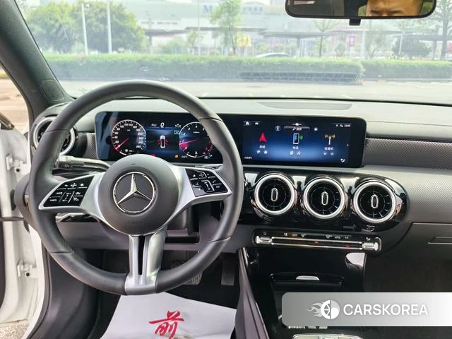 Mercedes-Benz Class A 2023 Белый из Китая, фото 3