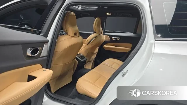Volvo V60 Cross-Country 2nd Generation 2021 Белый из Кореи, фото 3