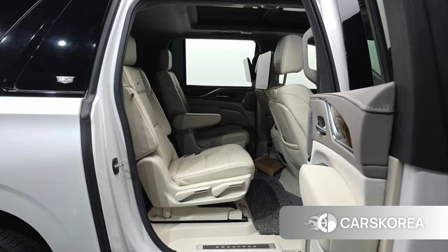 Cadillac Escalade 5th Generation 2023 Белый из Кореи, фото 3