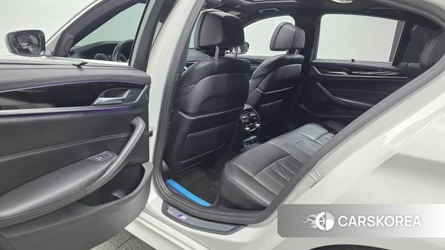 BMW 5 Series (G30) 2018 Белый из Кореи, фото 3