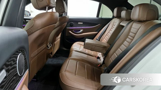 Mercedes-Benz E-Class W213 2023 Белый из Кореи, фото 3