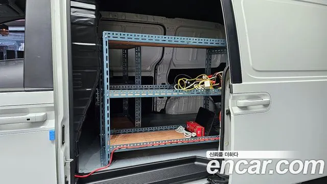 Hyundai Staria 2023 Белый из Кореи, фото 3