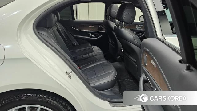 Mercedes-Benz E-Class W213 2021 Белый из Кореи, фото 3
