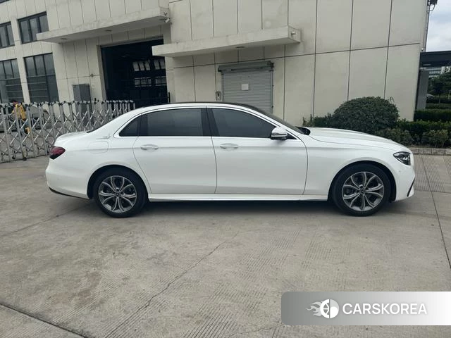 Mercedes-Benz E-class 2023 Белый из Китая, фото 3