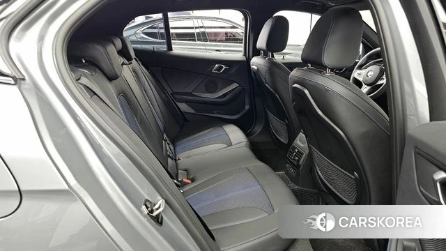 BMW 1 Series (F40) 2024 Серебристо-серый из Кореи, фото 3