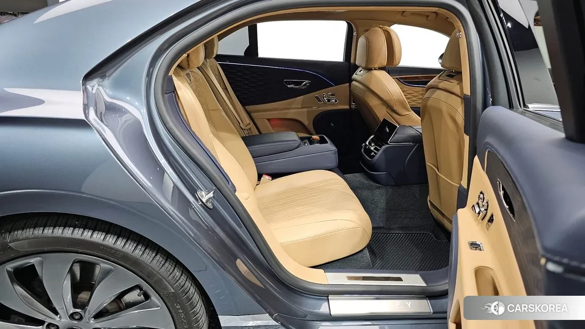 Bentley Flying Spur 3rd Generation 2021 Серый из Кореи, фото 3