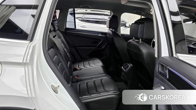 Volkswagen Tiguan second Generation 2022 Белый из Кореи, фото 3