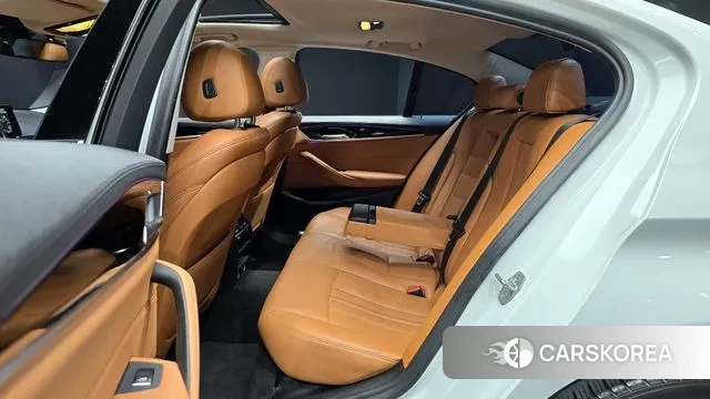 BMW 5 Series (G30) 2018 Белый из Кореи, фото 3