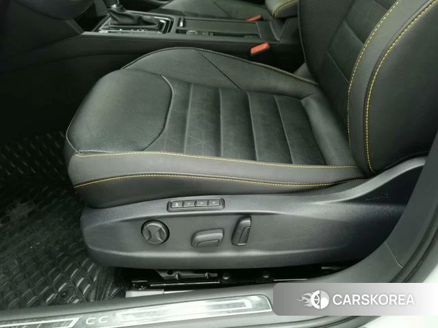 Volkswagen CC 2023 Белый из Китая, фото 3
