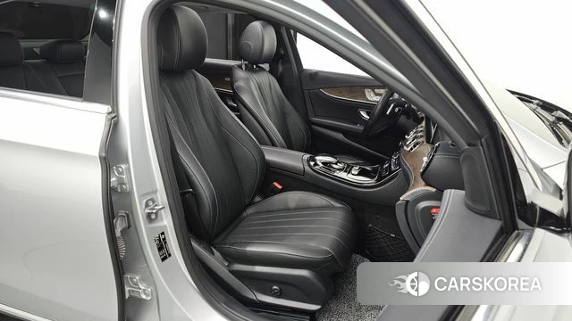 Mercedes-Benz E-Class W213 2018 Серебряный из Кореи, фото 3