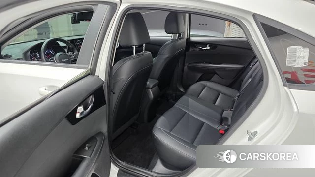 Kia The New K3 2nd generation 2023 Белый из Кореи, фото 3