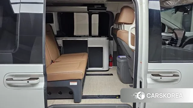 Hyundai Staria 2023 Белый из Кореи, фото 3