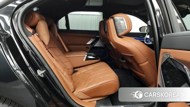 BMW 7 Series (G70) 2023 Черный из Кореи, фото 3