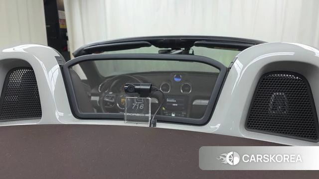 Porsche 718 Boxster 2020 Серебристо-серый из Кореи, фото 3