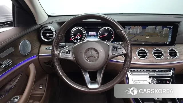 Mercedes-Benz E-Class W213 2018 Серебристо-серый из Кореи, фото 3