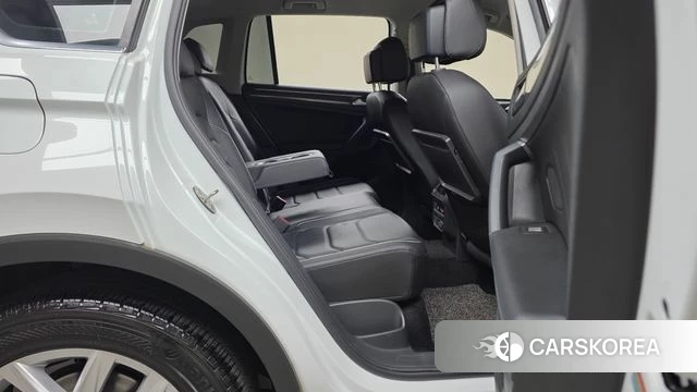 Volkswagen Tiguan second Generation 2019 Белый из Кореи, фото 3