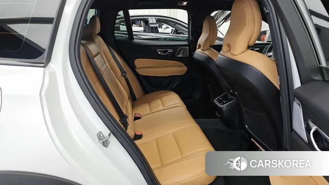 Volvo V60 Cross-Country 2nd Generation 2019 Белый из Кореи, фото 3