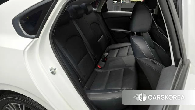 Kia The New K3 2nd generation 2023 Белый из Кореи, фото 3