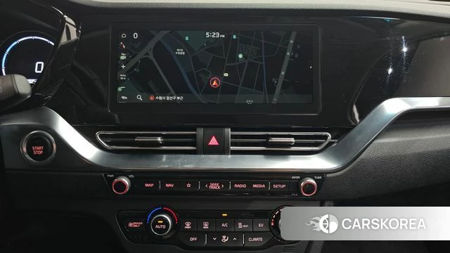 Kia Niro Plus 2022 Белый из Кореи, фото 3