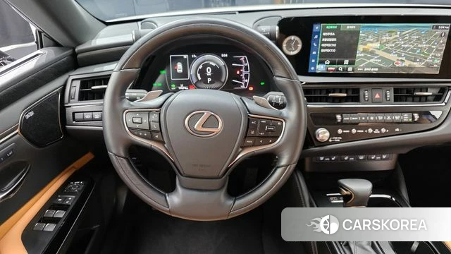 Lexus ES300h 7th generation 2023 Белый из Кореи, фото 3
