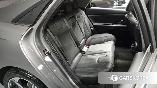 Hyundai Avante (CN7) 2021 Серебристо-серый из Кореи, фото 3