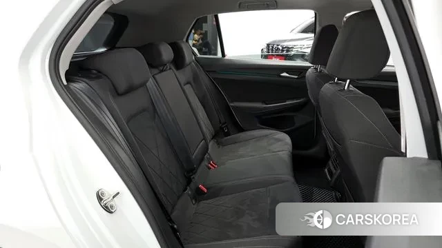 Volkswagen Golf 8th Generation 2022 Белый из Кореи, фото 3