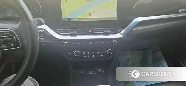 Kia Niro Plus 2023 Белый из Кореи, фото 3