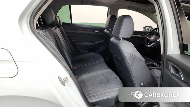 Volkswagen Golf 8th Generation 2025 Белый из Кореи, фото 3