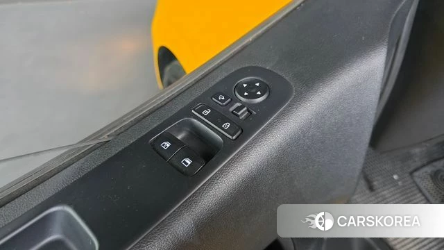 Hyundai Staria 2021 Желтый из Кореи, фото 3