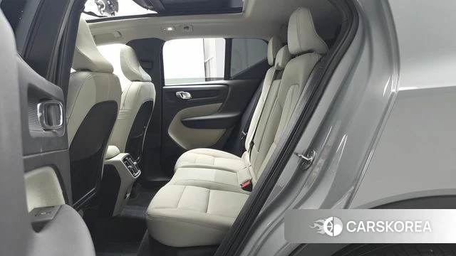 Volvo XC40 2024 Серебристо-серый из Кореи, фото 3