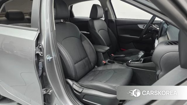 Kia The New K3 2nd generation 2024 Серебристо-серый из Кореи, фото 3