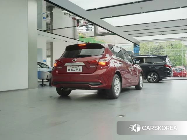 Nissan TIIDA 2022 Красный из Китая, фото 3