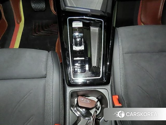 Volkswagen Golf 8th Generation 2025 Белый из Кореи, фото 3