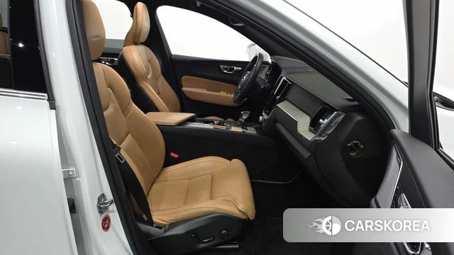 Volvo XC60 second Generation 2018 Белый из Кореи, фото 3