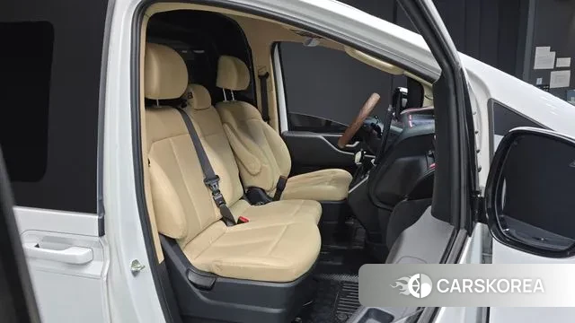 Hyundai Staria 2022 Белый из Кореи, фото 3