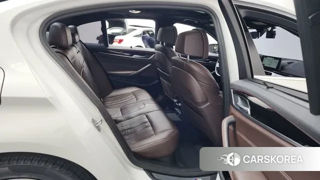 BMW 5 Series (G30) 2018 Белый из Кореи, фото 3