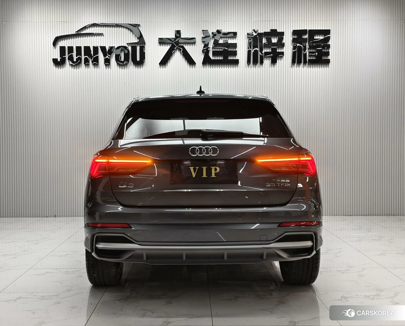 Audi Q3 2021 Темно-серый из Китая, фото 3