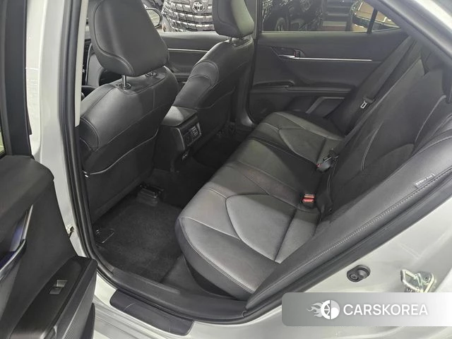 Toyota Camry (XV70) 2023 Серебряный из Кореи, фото 3