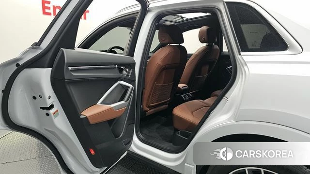 Audi Q3 (F3) 2023 Белый из Кореи, фото 3
