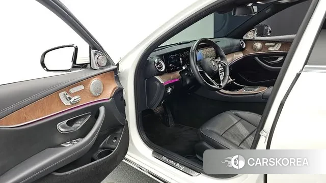 Mercedes-Benz E-Class W213 2023 Белый из Кореи, фото 3