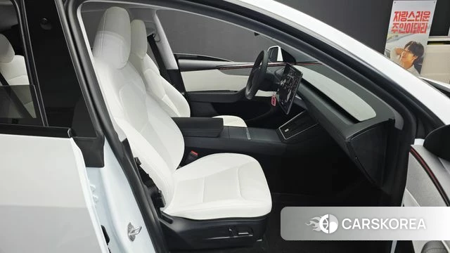 Tesla Model Y 2025 Белый из Кореи, фото 3