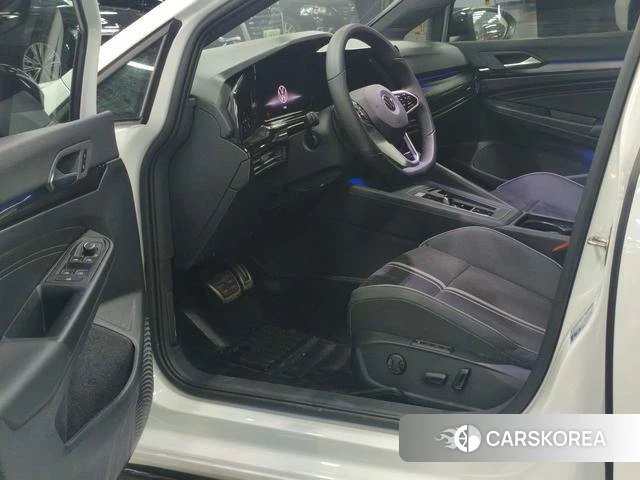 Volkswagen Golf 2023 Белый из Китая, фото 3