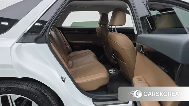 Hyundai Grandeur Hybrid (GN7) 2023 Белый из Кореи, фото 3