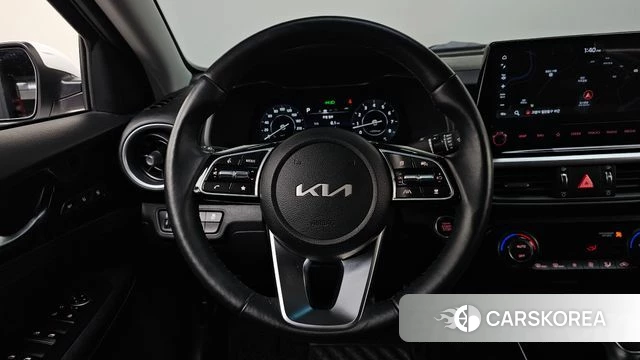 Kia The New K3 2nd generation 2023 Белый из Кореи, фото 3