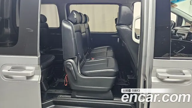 Hyundai Staria 2023 Серебристо-серый из Кореи, фото 3