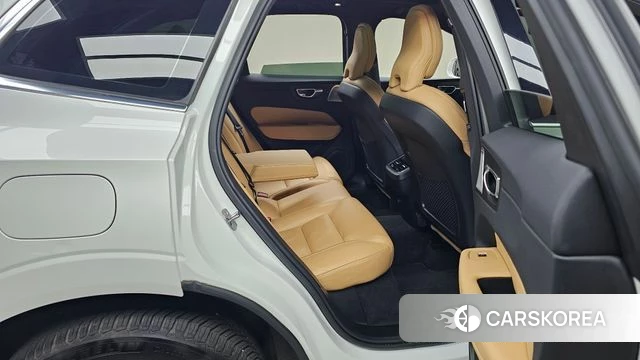 Volvo XC60 second Generation 2022 Белый из Кореи, фото 3