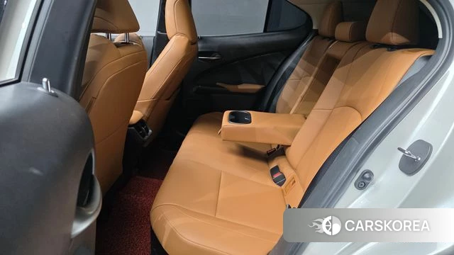 Lexus UX250h 2021 Белый из Кореи, фото 3