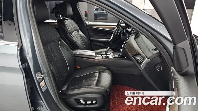 BMW 5 Series (G30) 2018 Серебристо-серый из Кореи, фото 3