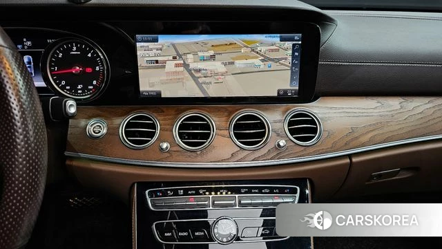 Mercedes-Benz E-Class W213 2018 Белый из Кореи, фото 3