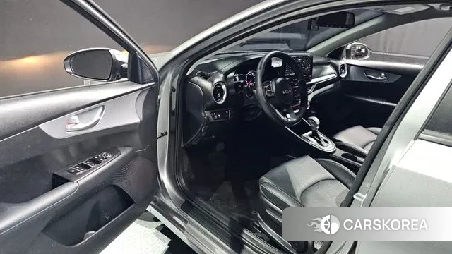 Kia The New K3 2nd generation 2022 Серебристо-серый из Кореи, фото 3